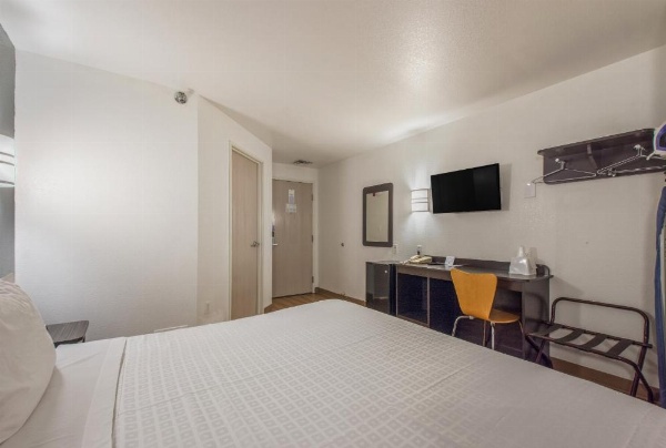 Americas Best Value Inn Knoxville East image 12
