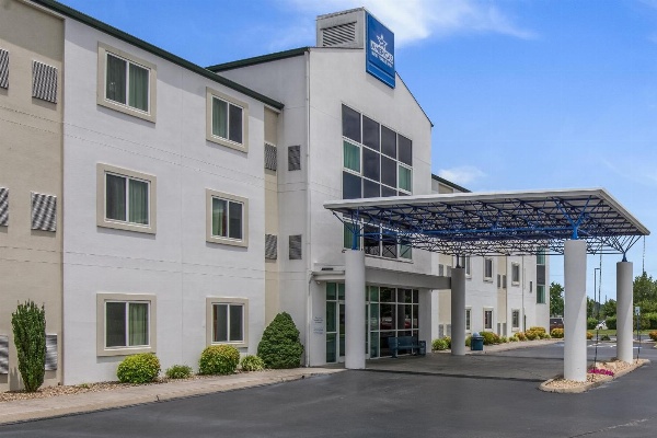 Americas Best Value Inn Knoxville East image 2