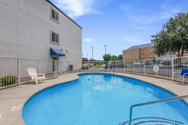 Americas Best Value Inn Knoxville East image 3