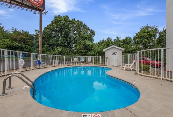 Americas Best Value Inn Knoxville East image 5